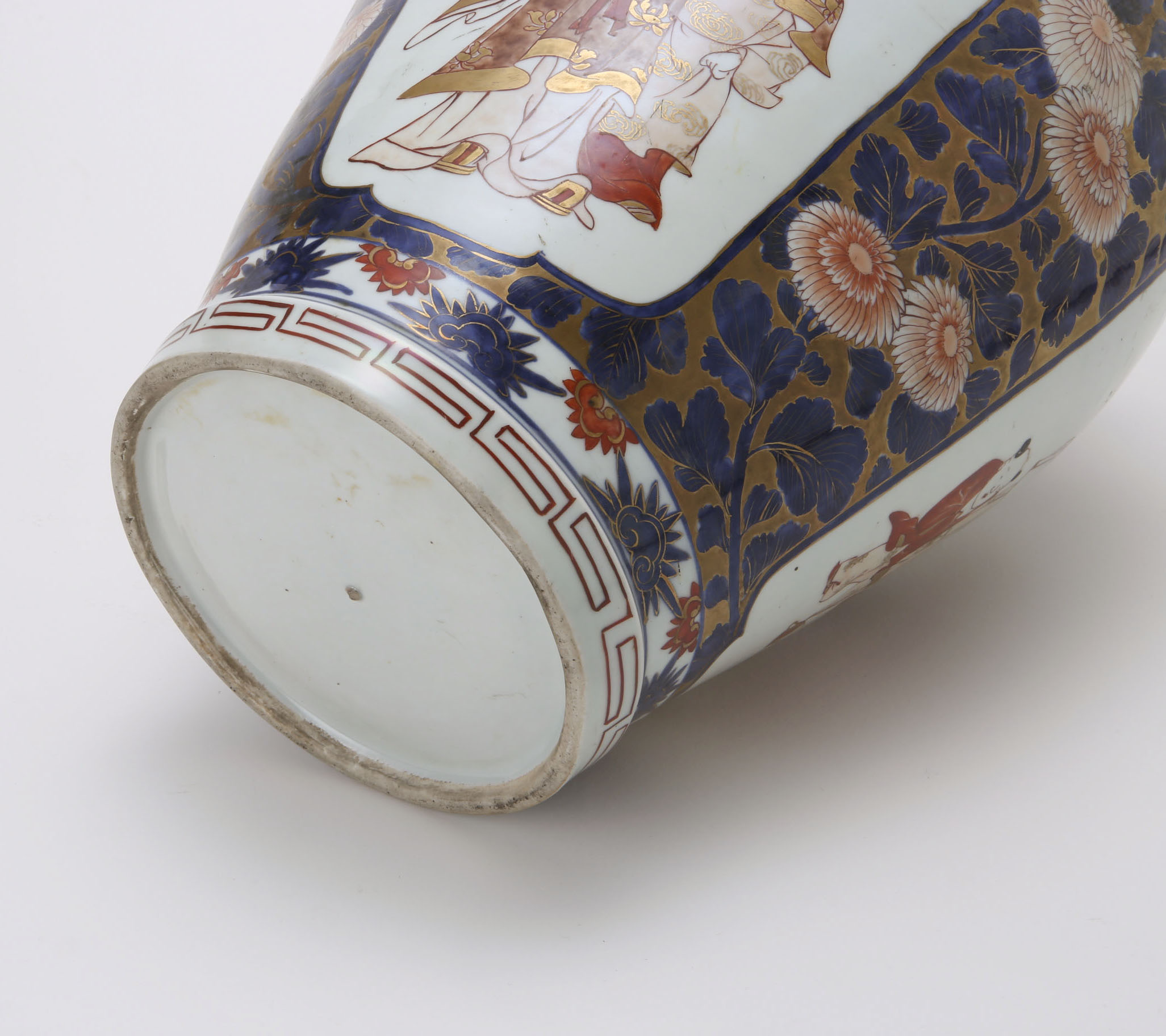 古マイセン 金彩 古伊万里写し 赤絵金襴手花壷紋  絵皿 直径 24.3cm 古マイセン 金彩 古伊万里写し 赤絵金襴手花壷紋 絵皿 直径 24.3cm